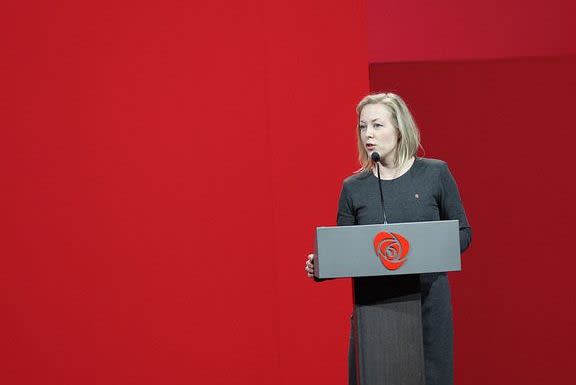 Marianne Chesak snakker til landsmøtet.