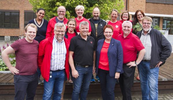Listekandidater fra Kongsvinger Arbeiderparti sammen med nestleder i Arbeiderpartiet Bjørnar Skjæran og fylkessekretær Bjørn Jarle Røberg-Larsen.
