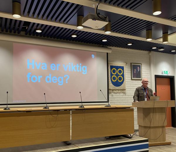 Åge Rusten taler