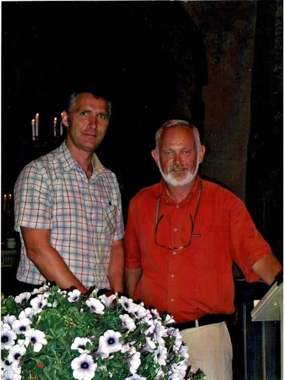 Ordfører Paul Henriksen og statsminister Jens Stoltenberg i Hvaler kirke 2005