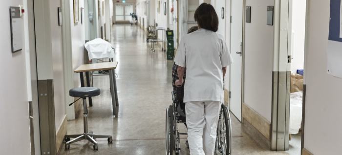 Sykepleier triller pasient på sykehus