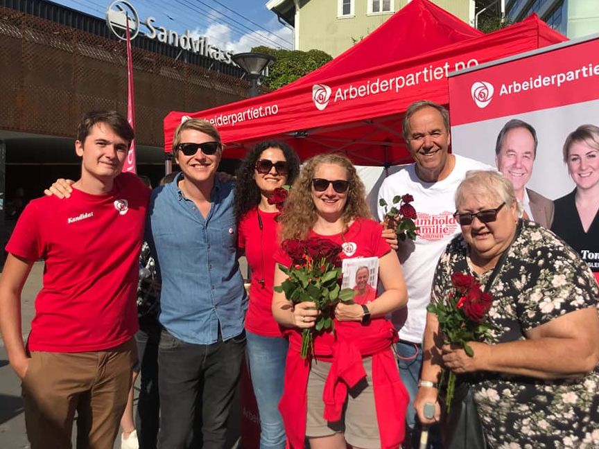 Flott gjeng står på stand