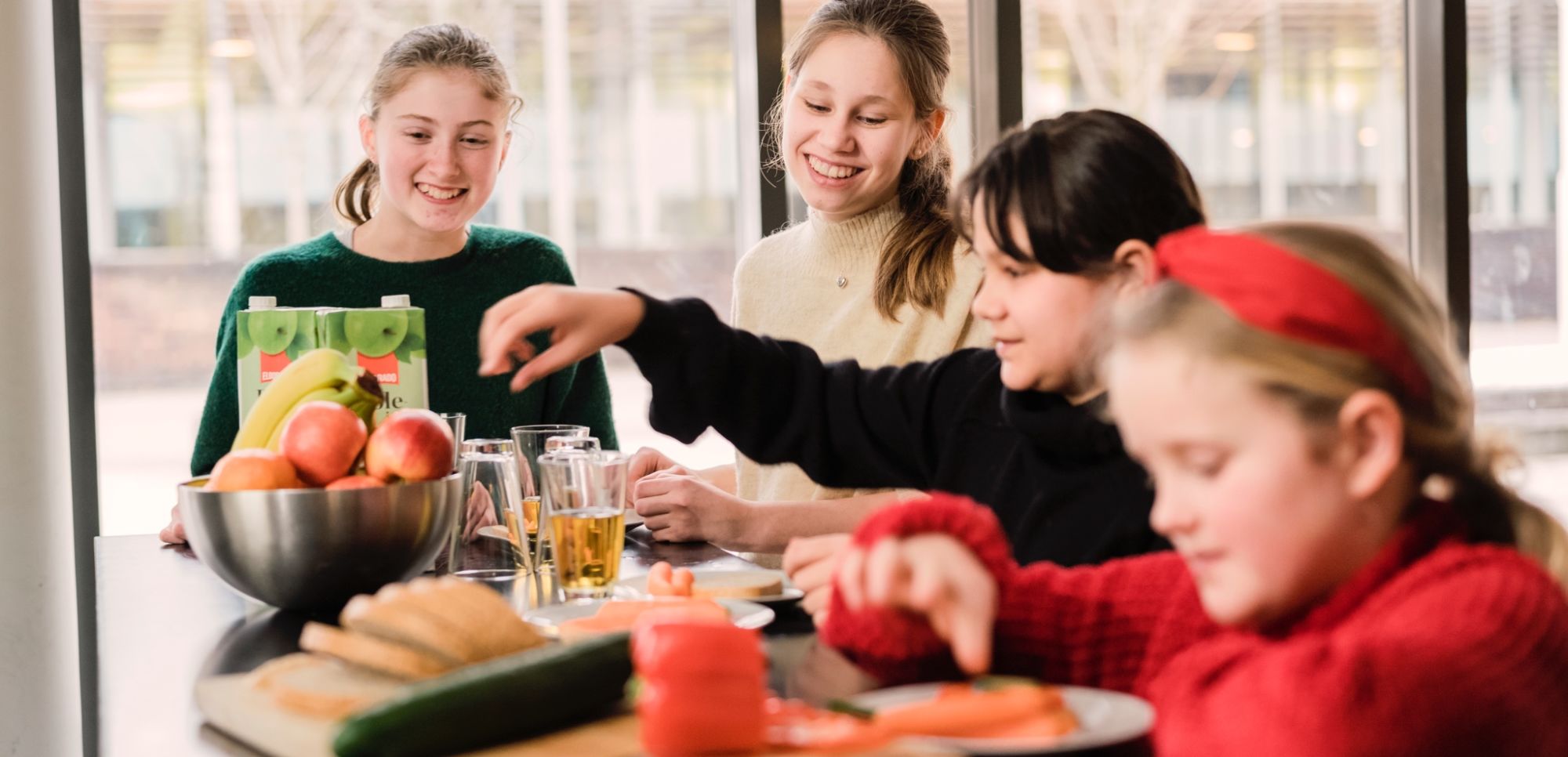 Elever som spiser skolemat