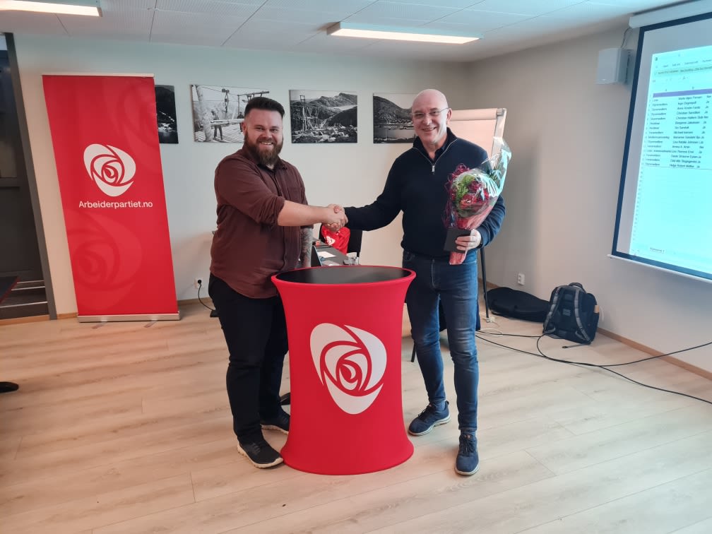 Leif-Erik takkar Nils-Jørgen for èin god jobb!