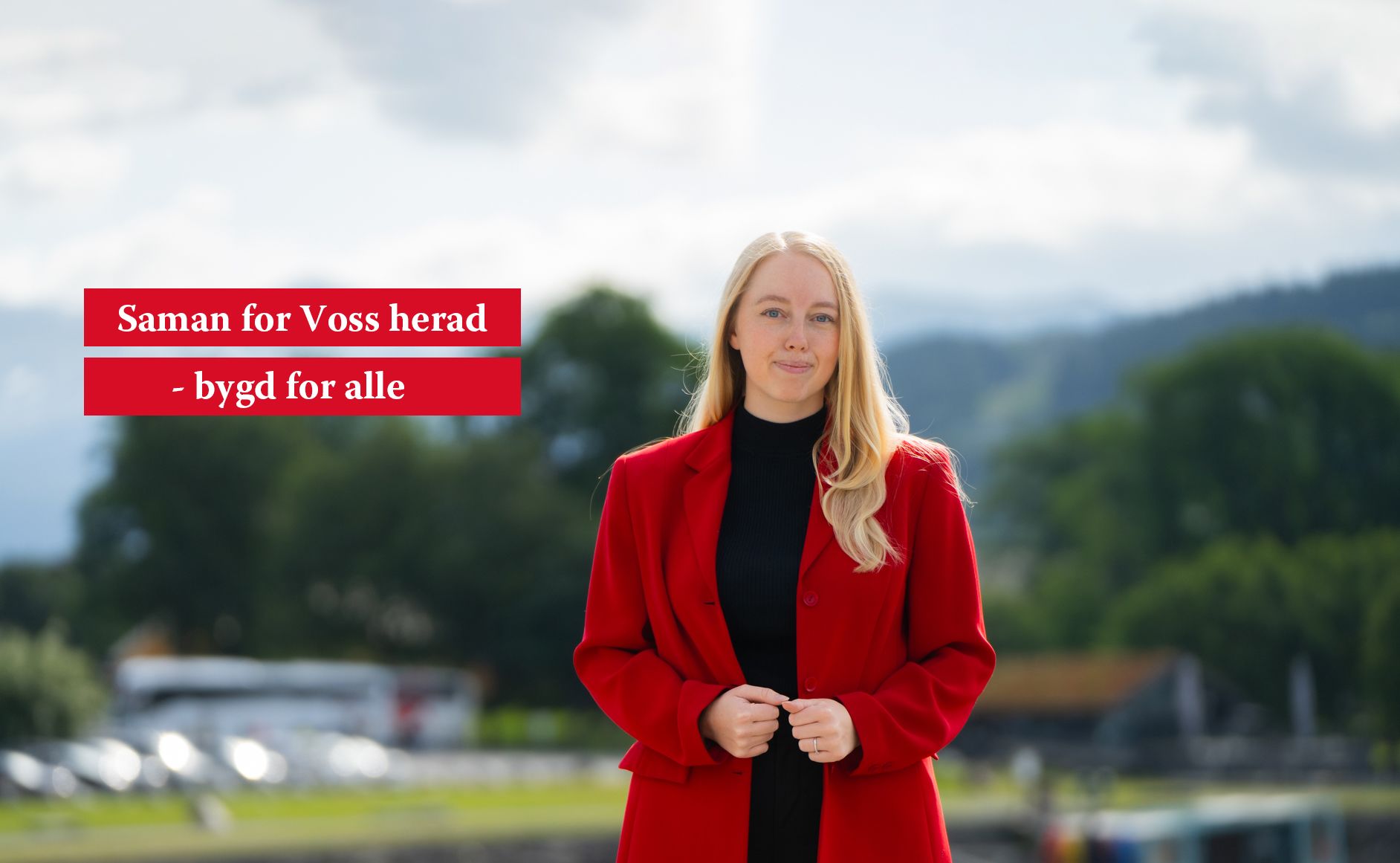 Benedicte Kragh smilar til kamera, ved sida av står teksten "Saman for Voss herad - bygd for alle". 