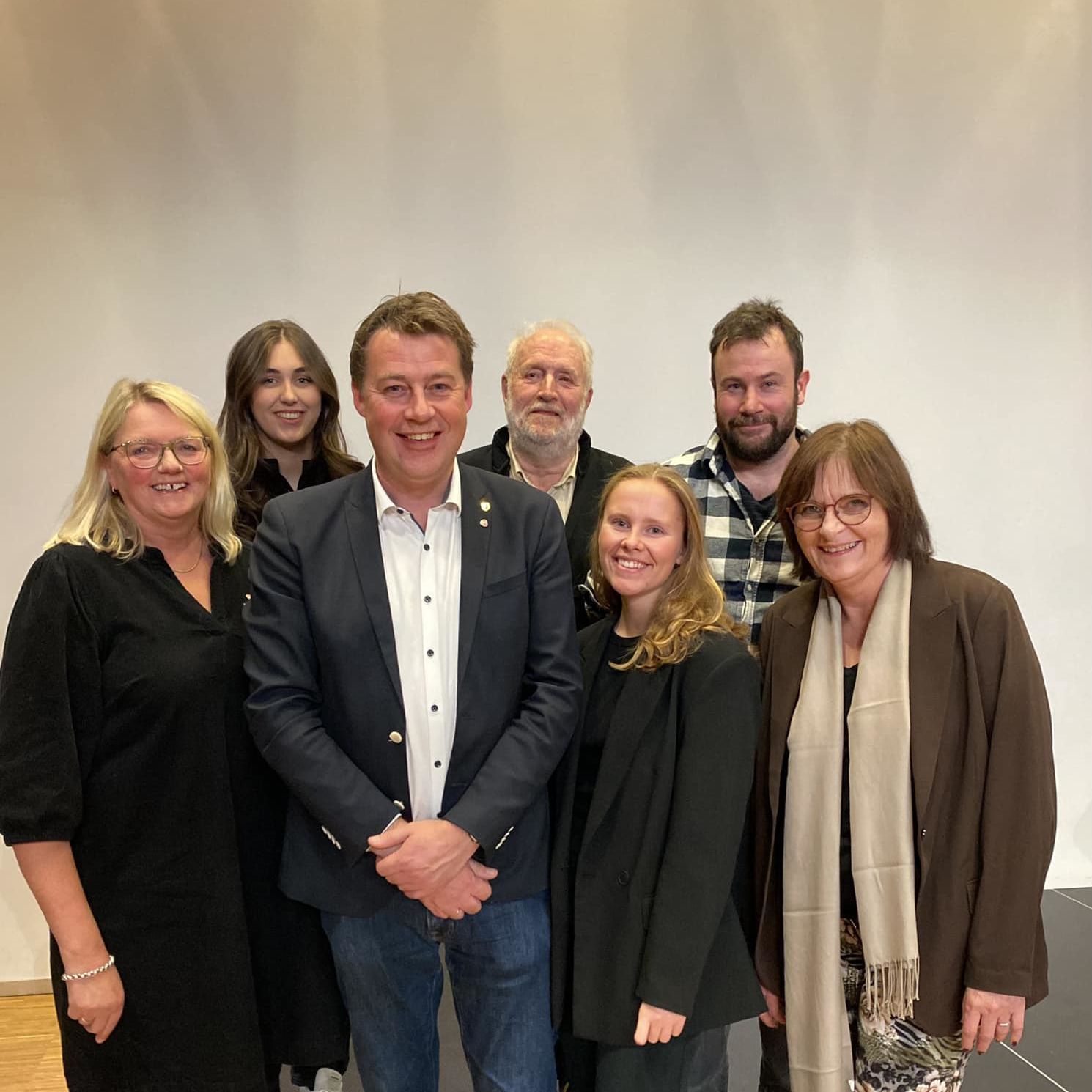 Kommunestyregruppa til Arbeiderpartiet denne perioden. Matz Ulstad var ikke til stede da bildet ble tatt. 