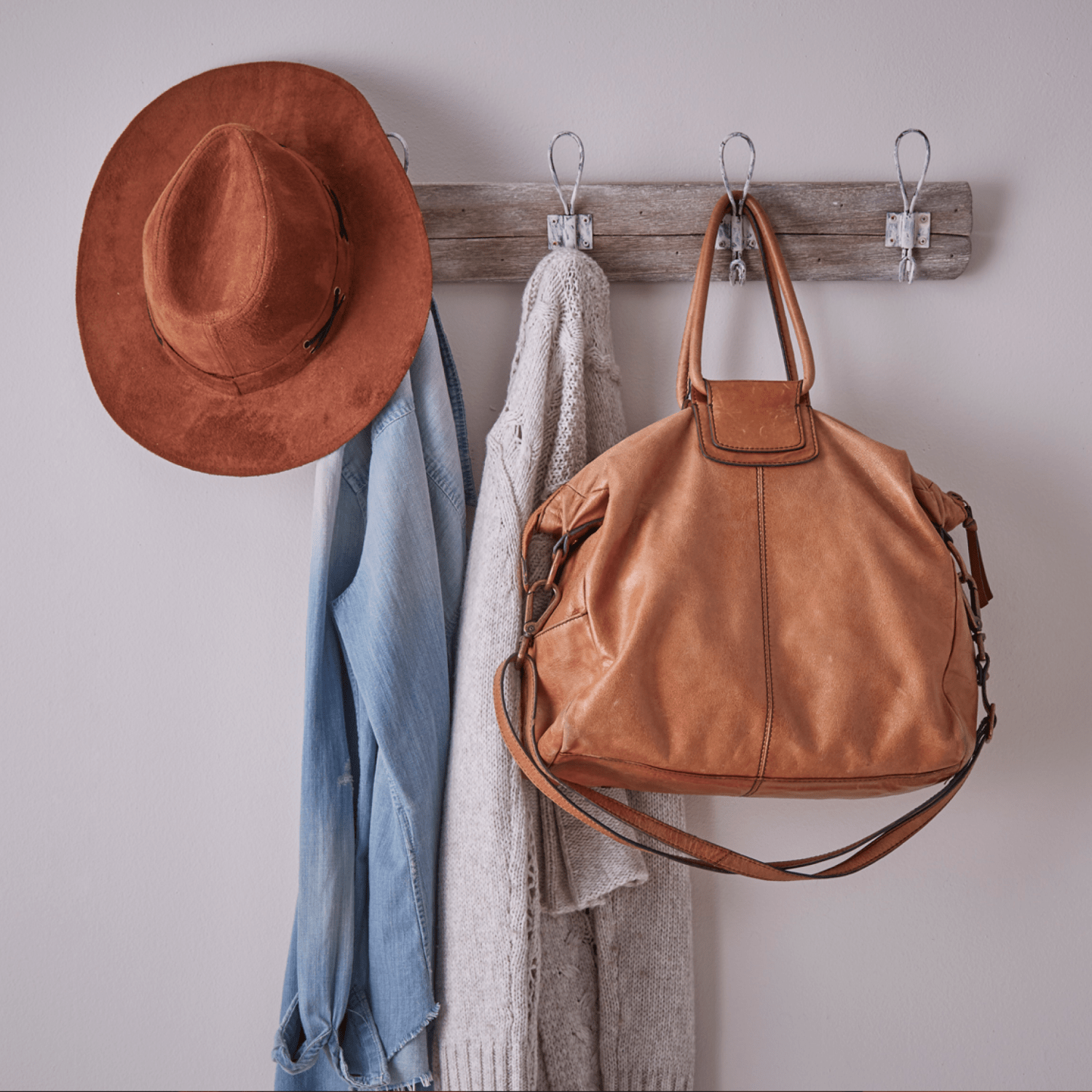 G.I.L.I Shoulder Tan Hobo Bag → Hotbox Vintage