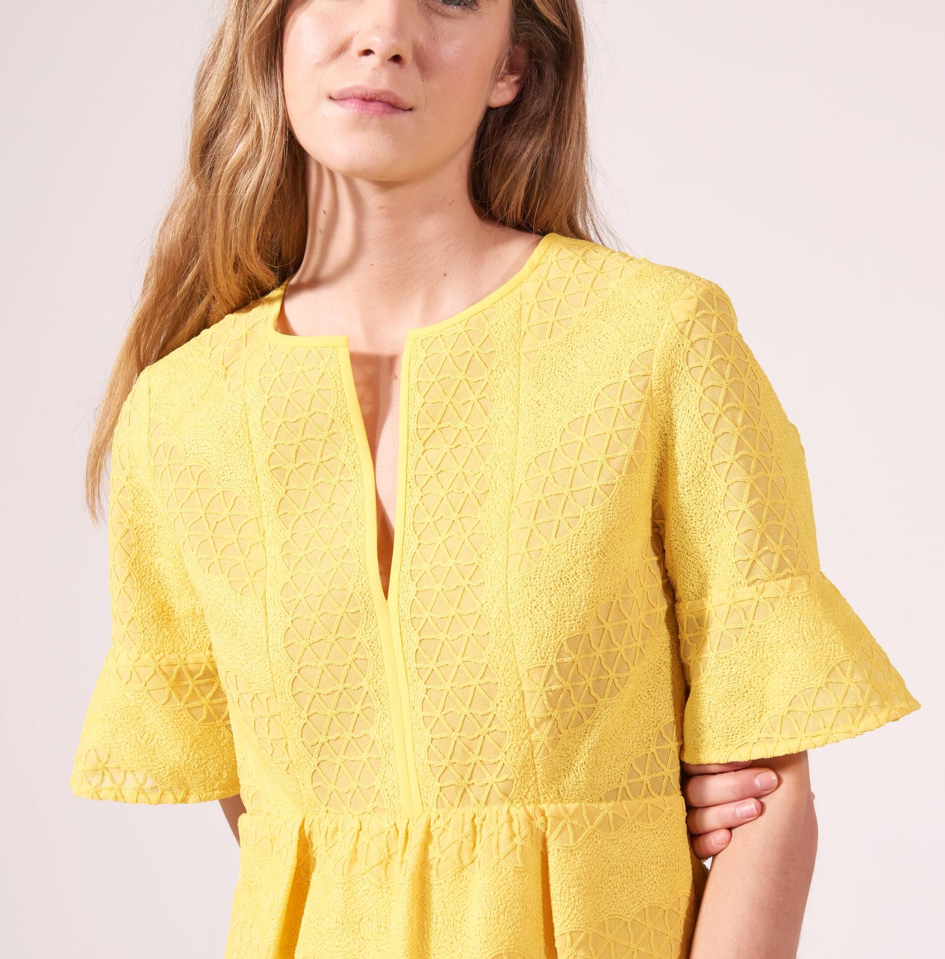 V-neck lace dress | Sandro | Sandro Secondhand V-neck lace dress | Sandro | Sandro Secondhand