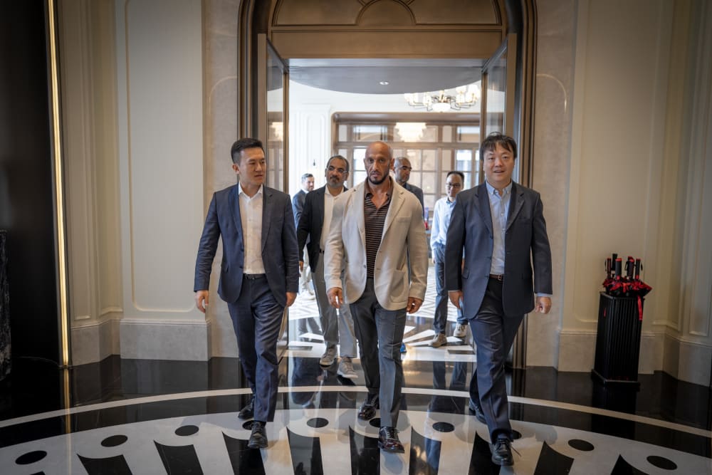 Abdulla Al Hamed visits Huawei’s Research and Development Centre in Shanghai