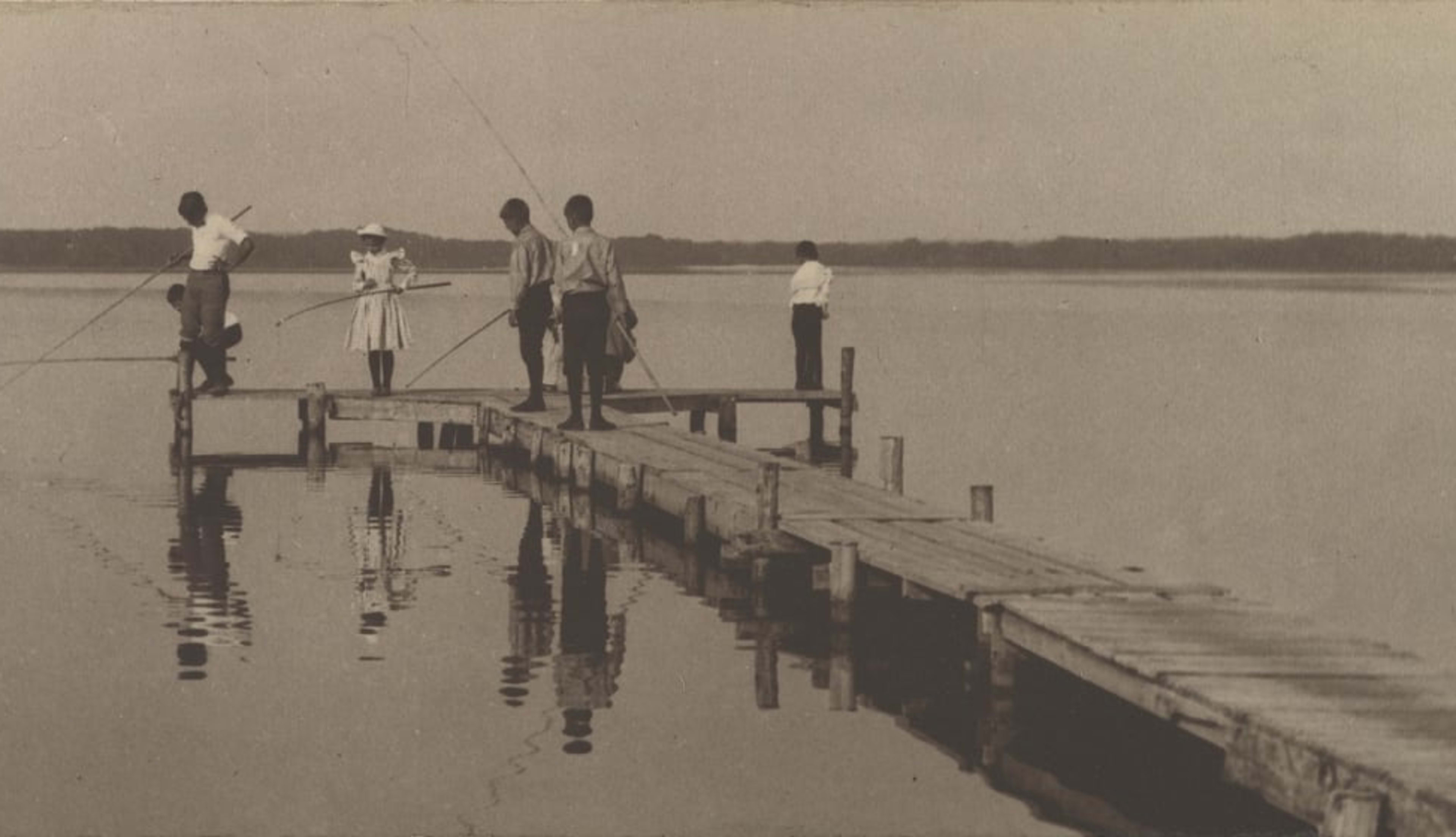DP279257 - Children Fishing