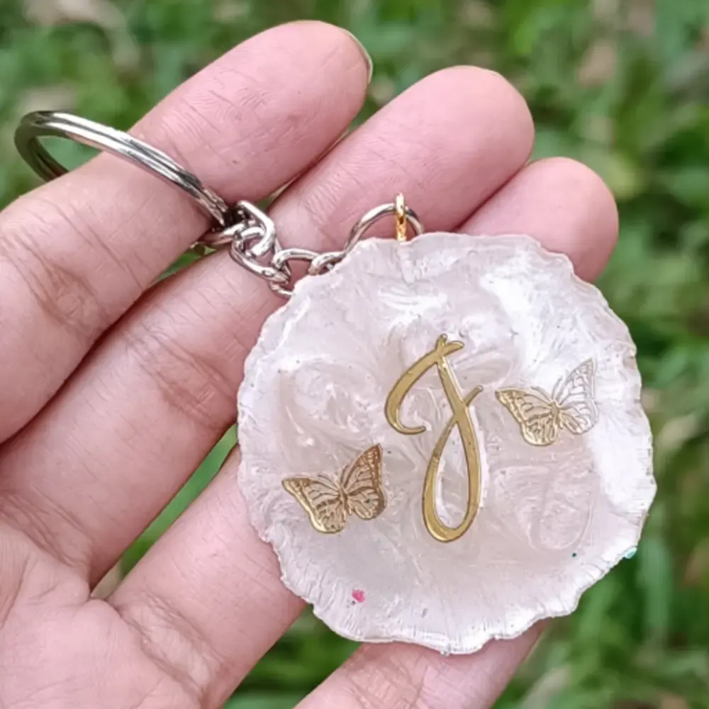 Customized resin alphabet keychain for birthday gift