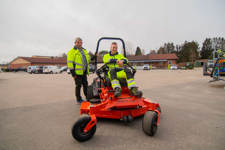 Imponerte skeptikerne med batteridrevet Zero-Turn: - Leverte fra første stund!