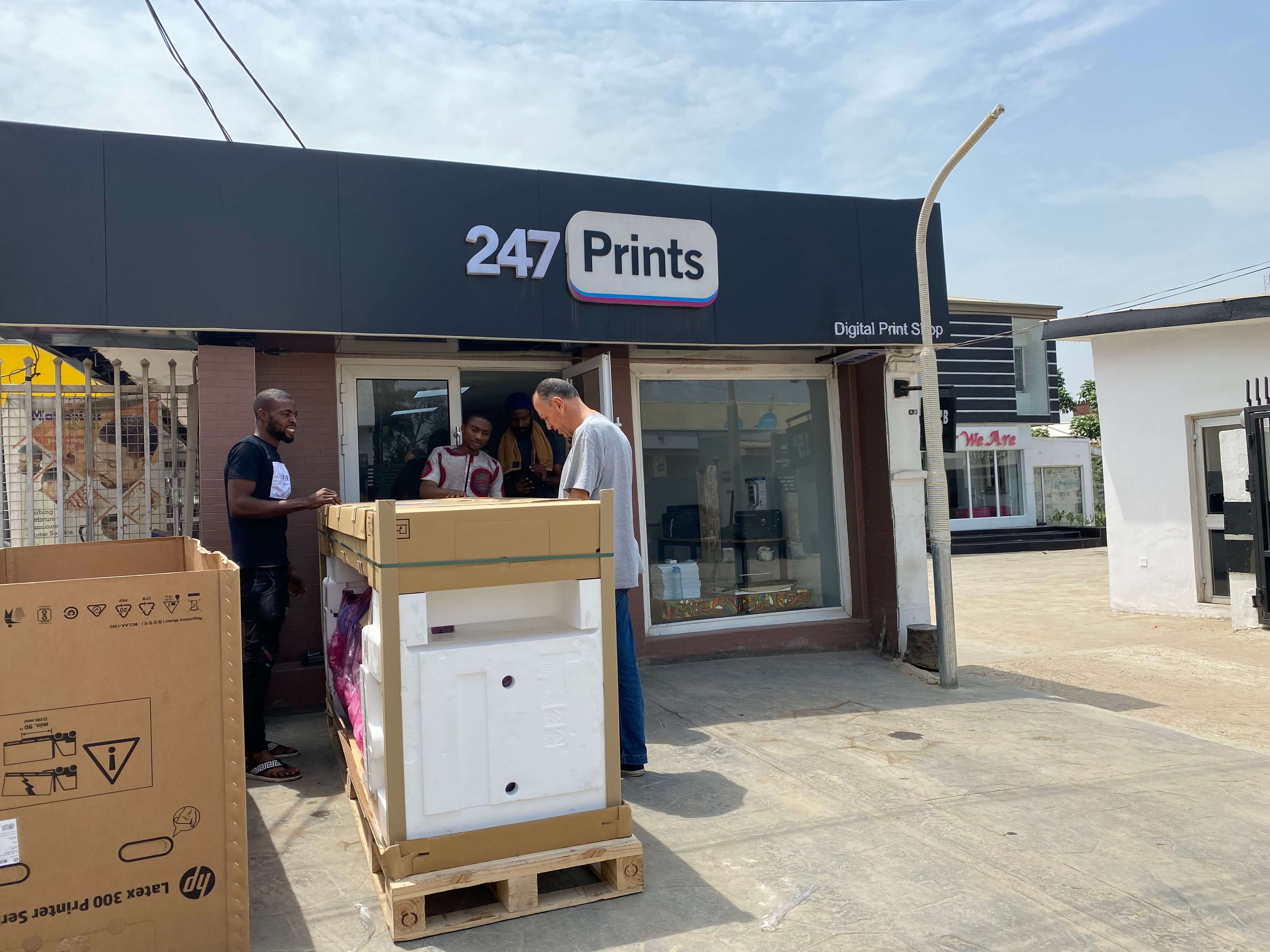 Ark 247 Prints installs Hp Latex 335 Print and Cut solution.