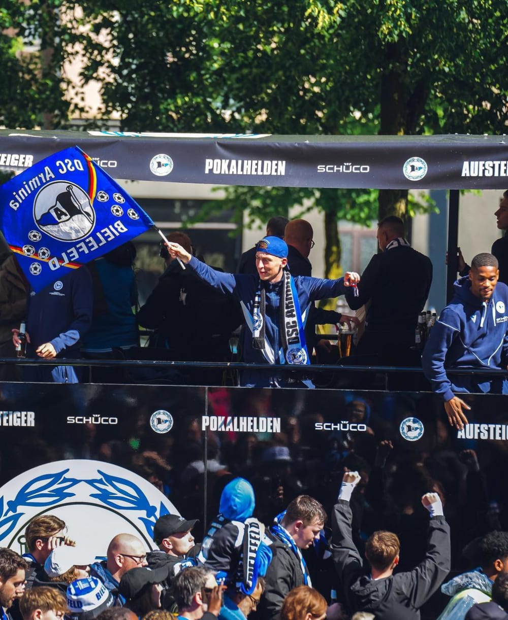 Bielefeld ist schwarz-weiß-blau!