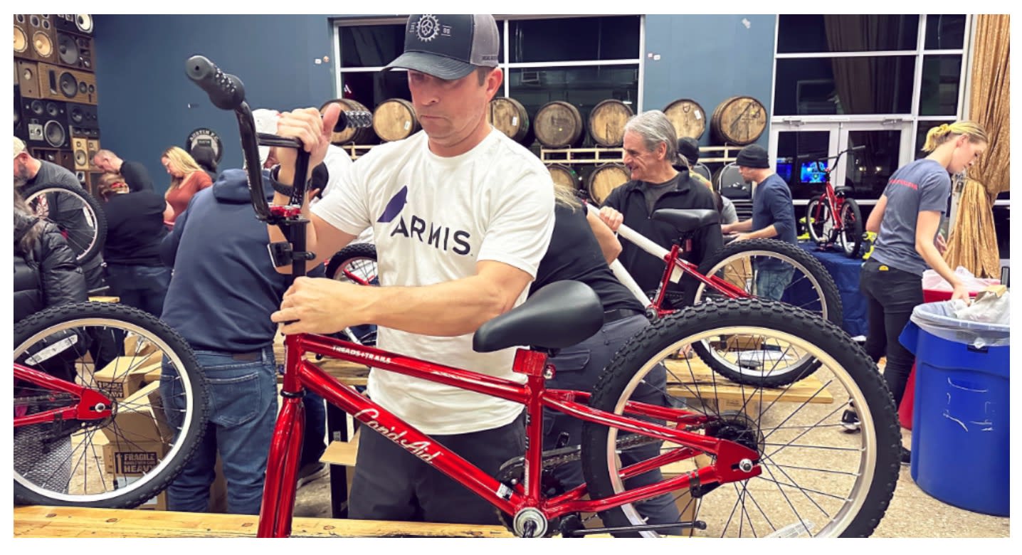 Armis employees volunteering - Austin