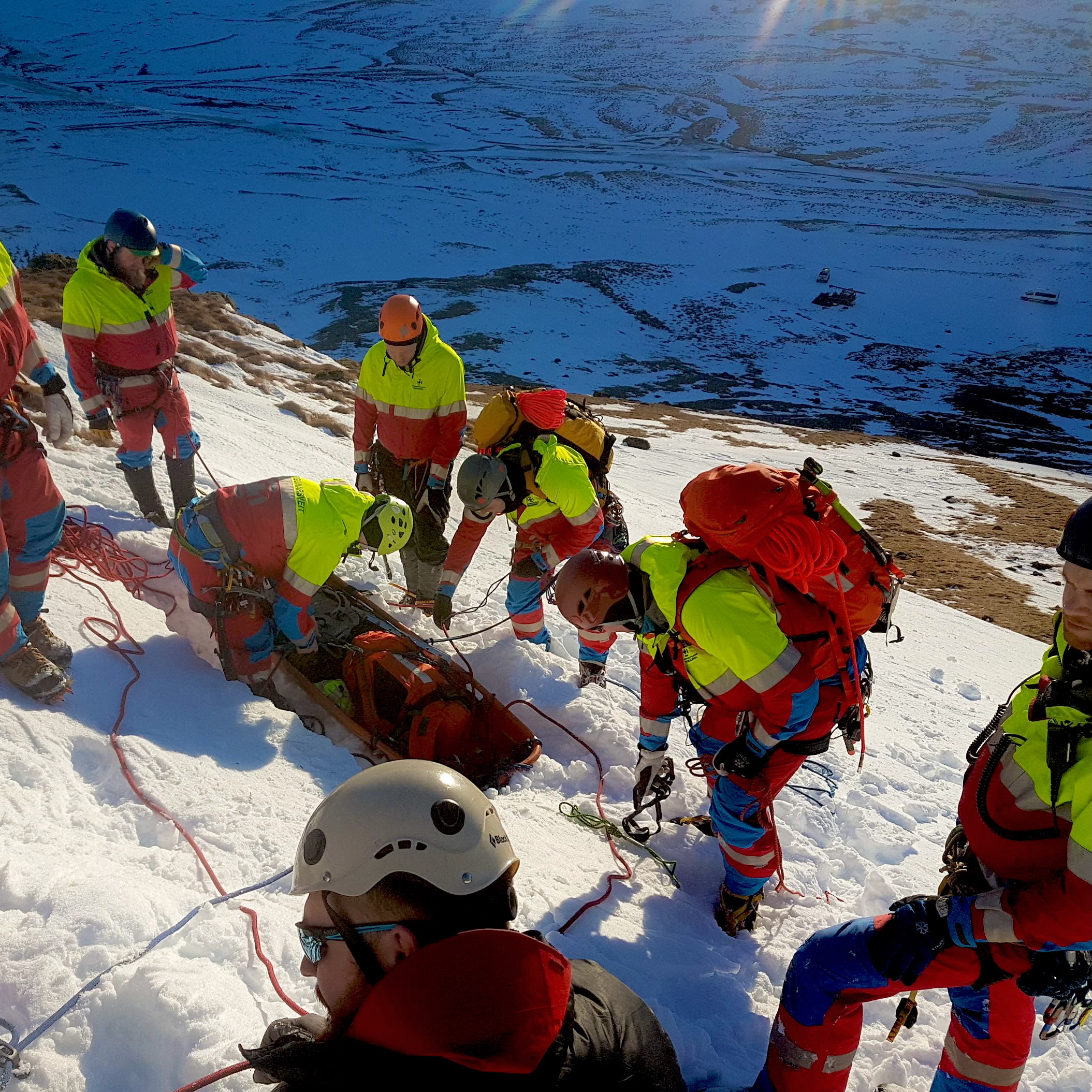Flugbjörgunarsveitin Reykjavík members undertaking field rescue training