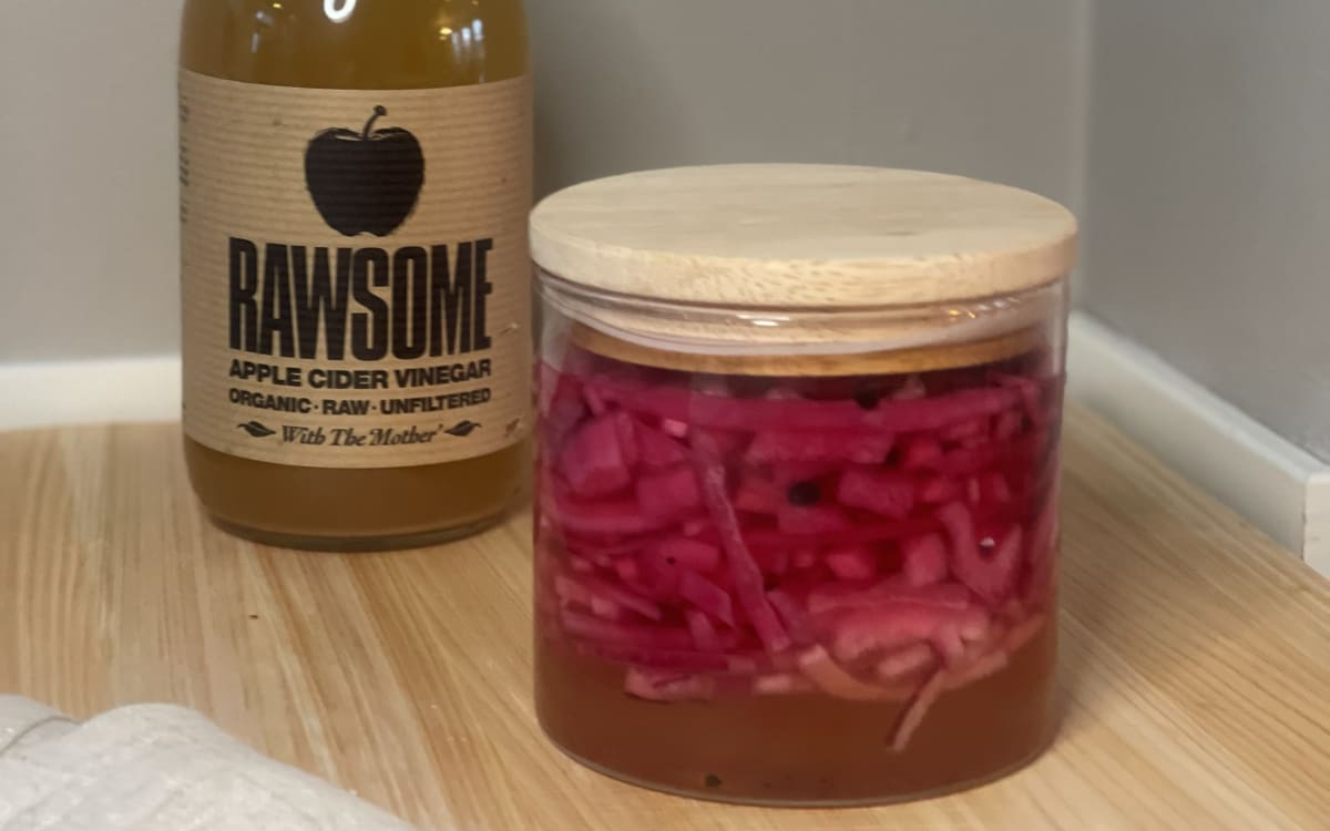 Syltet rødløk med Rawsome eplesideredikk