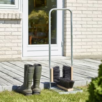 Skobørste på stativ med håndtak