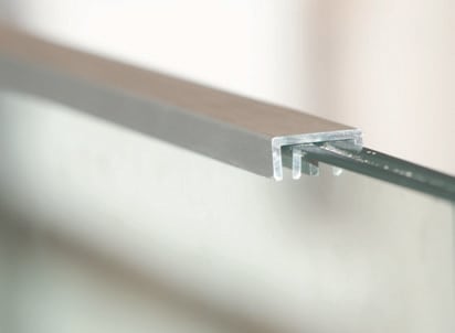 Håndrekke alu U kanal 22 x 10 mm. for 16,76 - 17,2 mm glass. 2,5M