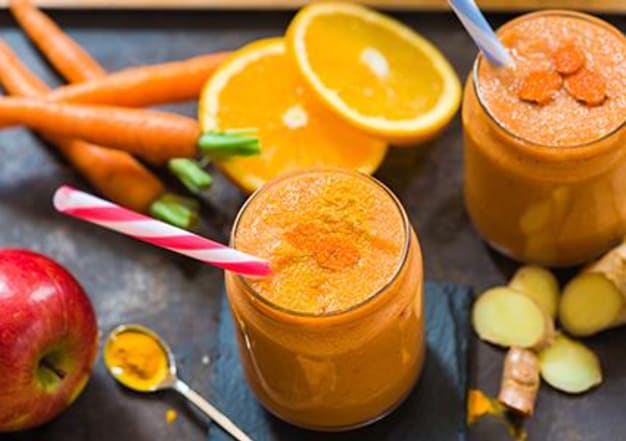 Smoothie-Curcuma-Carotte-AdobeStock_168096393_web