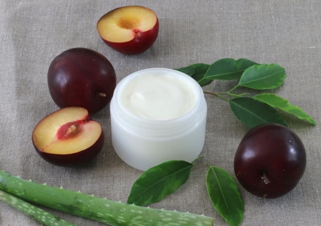 Crème corps onctueuse à la prune réparatrice et nutritive 