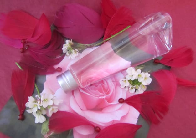 Eau micellaire nettoyante aux fleurs de Rose & bleuet