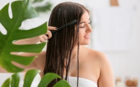Bicarbonate de soude sur mes cheveux : 5 façons de l’utiliser