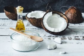 Huile coco pour les cheveux secs : Quels bienfaits ?