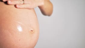 Quelle huiles vergetures utiliser pendant la grossesse ?
