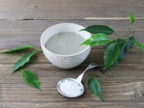 Maschera peel-off giovinezza al latte d'asina e tè matcha