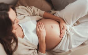 Huiles essentielles et grossesse : ce qu'il faut savoir sur les huiles essentielles quand on est enceinte