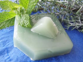 Savon vivifiant pour homme menthe poivrée & cyprès bleu