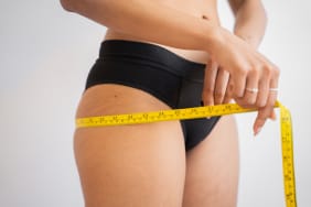 Réduire la cellulite naturellement : 8 astuces pour une peau lisse et tonique