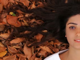 Routine capillaire : bien prendre soin de ses cheveux en automne