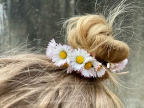 La camomille est-elle vraiment efficace pour éclaircir les cheveux ?