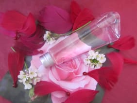 Acqua micellare detergente ai fiori di Rosa e Fiordaliso