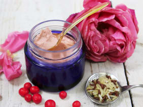 Crème corporelle jeunesse à la rose de mai