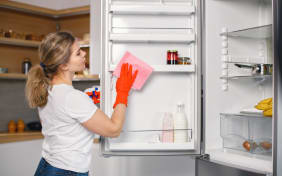 Bicarbonate de soude pour les odeurs du frigo : Quelle utilisation ? 