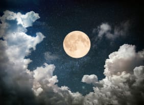 Pourquoi la pleine lune peut entraîner des insomnies ?