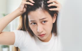 Psoriasis cheveux : comment le soulager naturellement ?