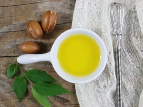 Bagno d'olio riequilibrante con Nigella e Jojoba 