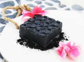 Savon noir au charbon purifiant rituel du Japon