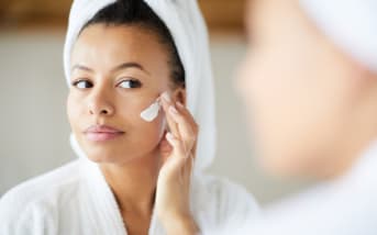 Soin de la peau : comment bien prendre soin de votre peau noire ou métisse cet hiver ?