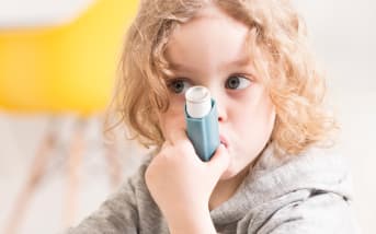 Les traitements naturels et huiles essentielles pour lutter contre l'asthme