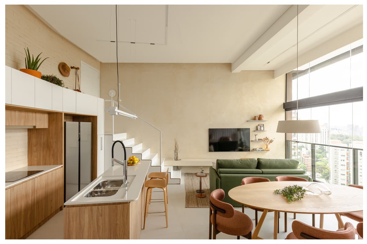 Reforma de apartamento compacto equilibra funções e amplitude visual