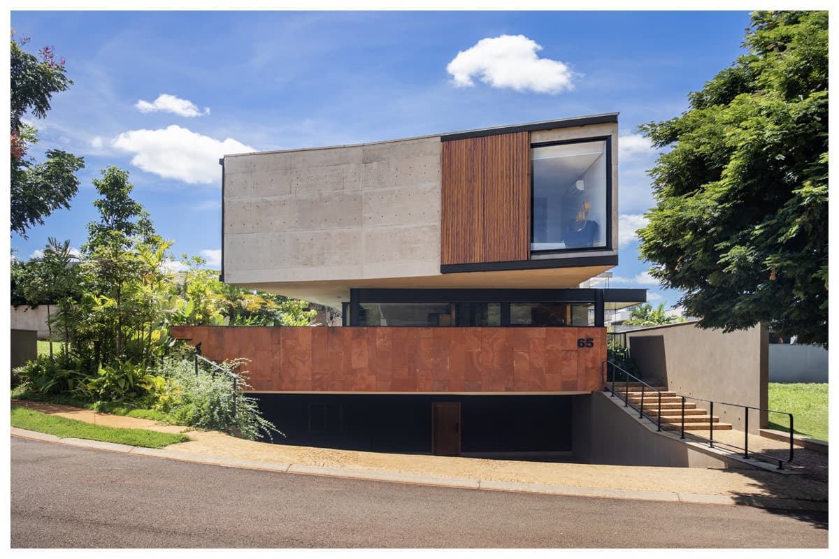 Arquitetura contemporânea da Casa Q articula volumes e balanços