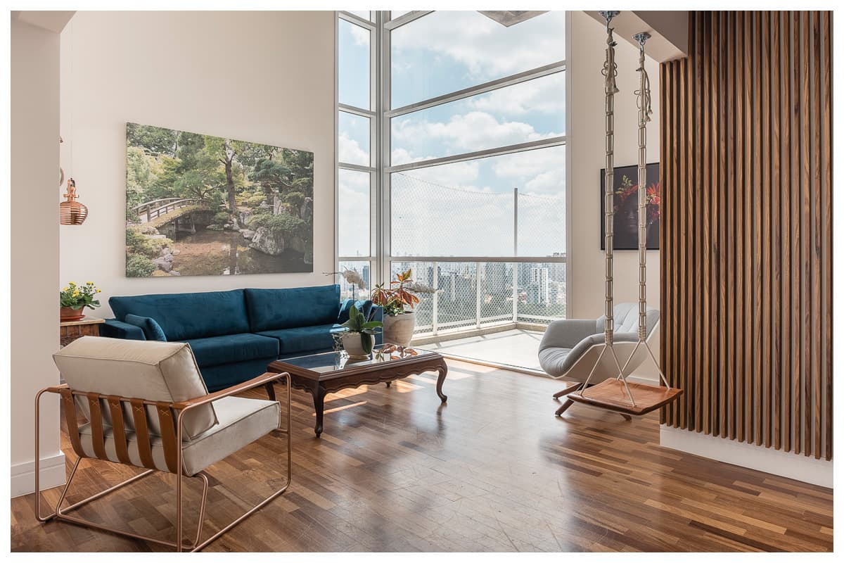Arquitetura afetiva com pé-direito duplo por Camila Palladino