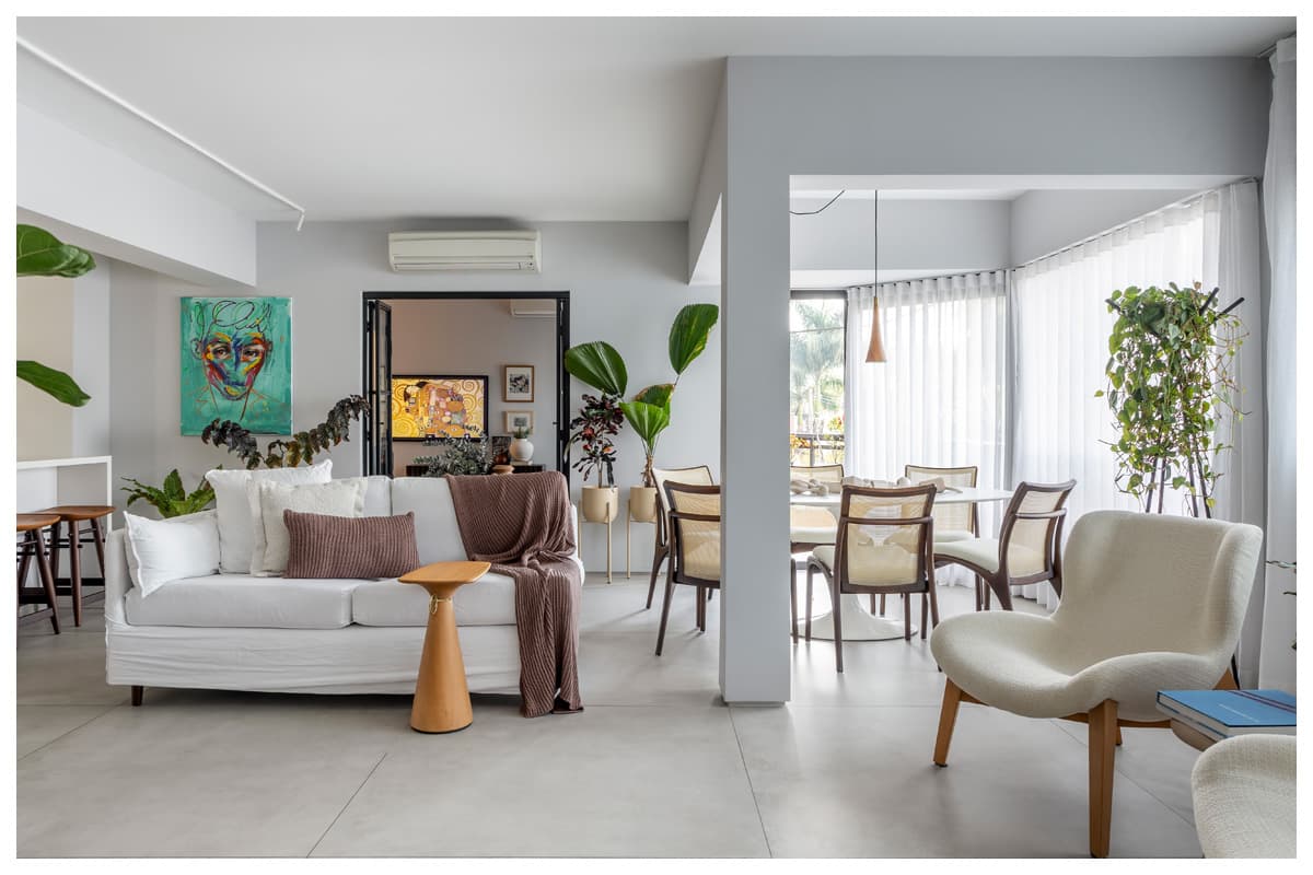 Reforma de apartamento com design brasileiro e integração espacial