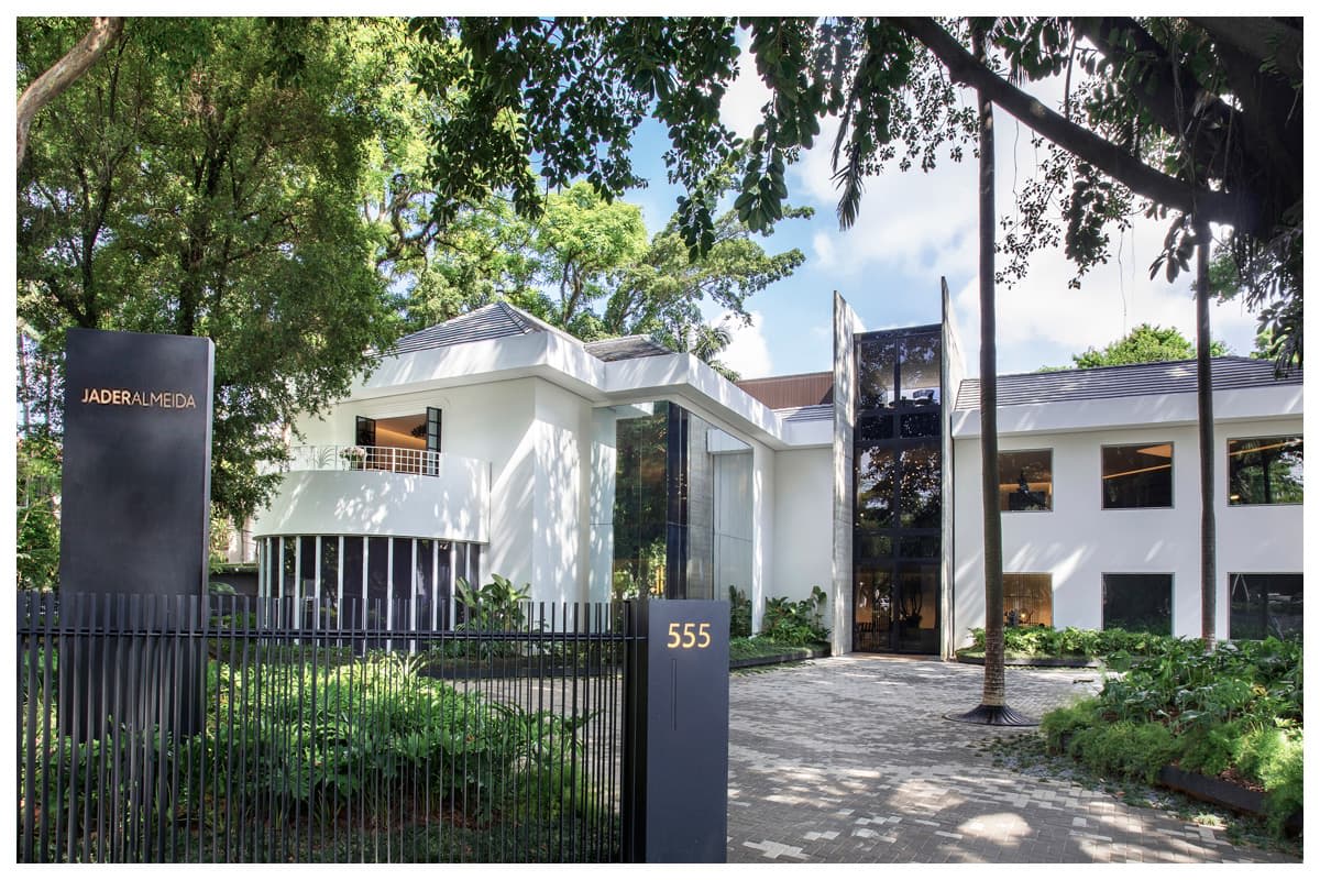 Flagship JaderAlmeida consolida linguagem autoral em São Paulo