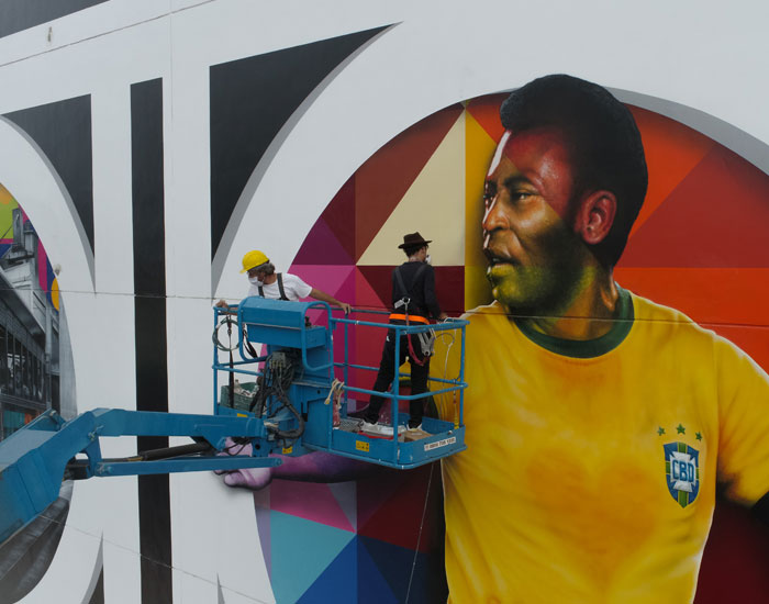 Eduardo Kobra faz homenagem a Michael Jackson com painel em Nova York